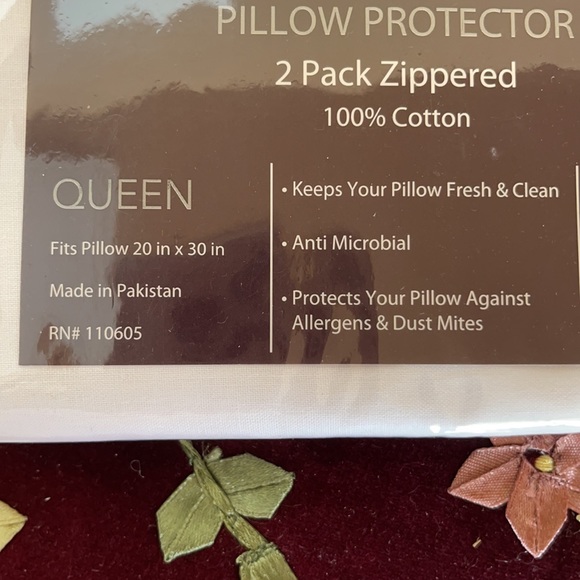 - Pillow protectors 2 queen and soft pair of socks - Picture 3 of 5